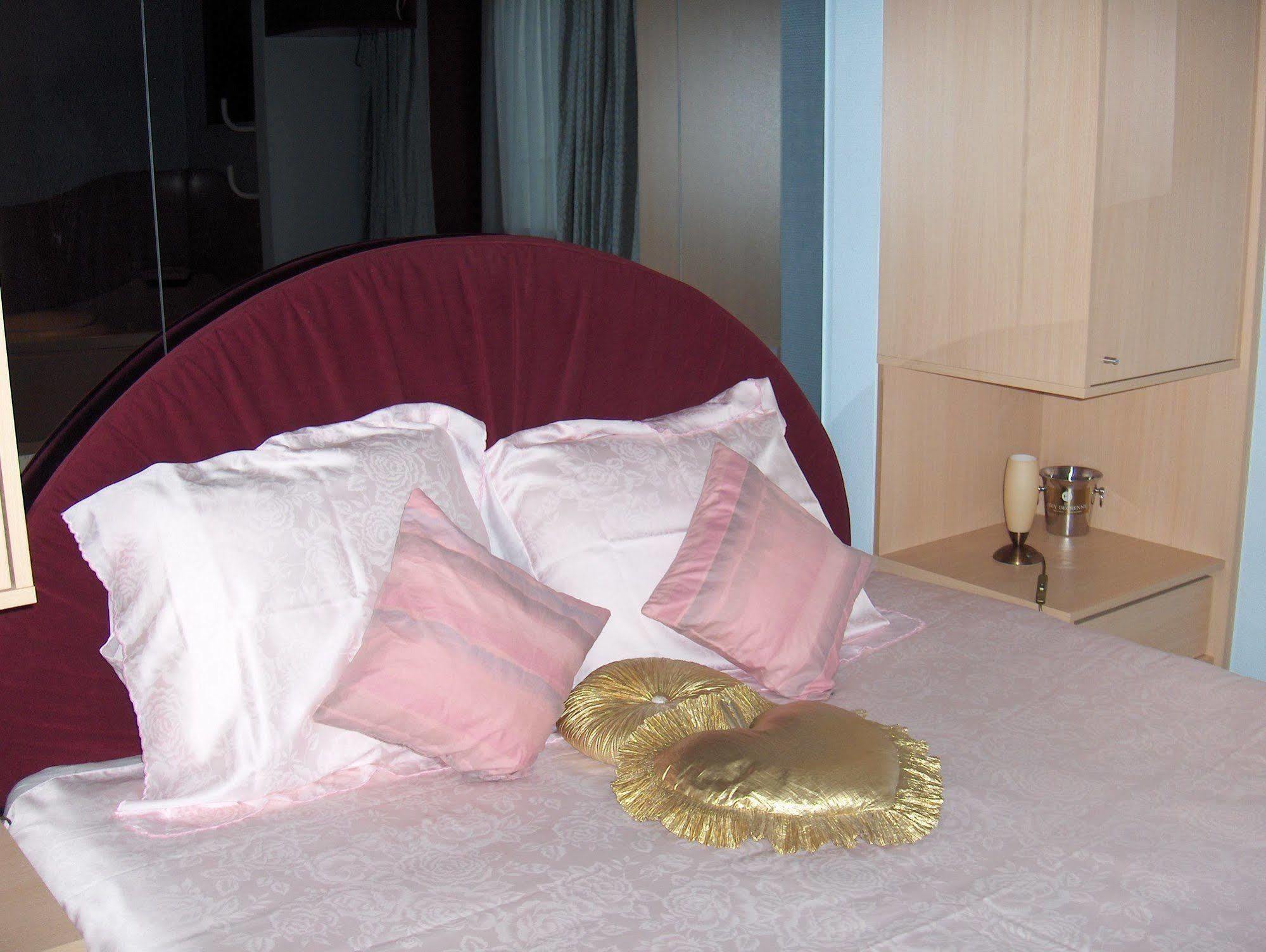 Hotel Duivels Paterke Harelbeeksestraat 29, 8500 קורטרייק מראה חיצוני תמונה