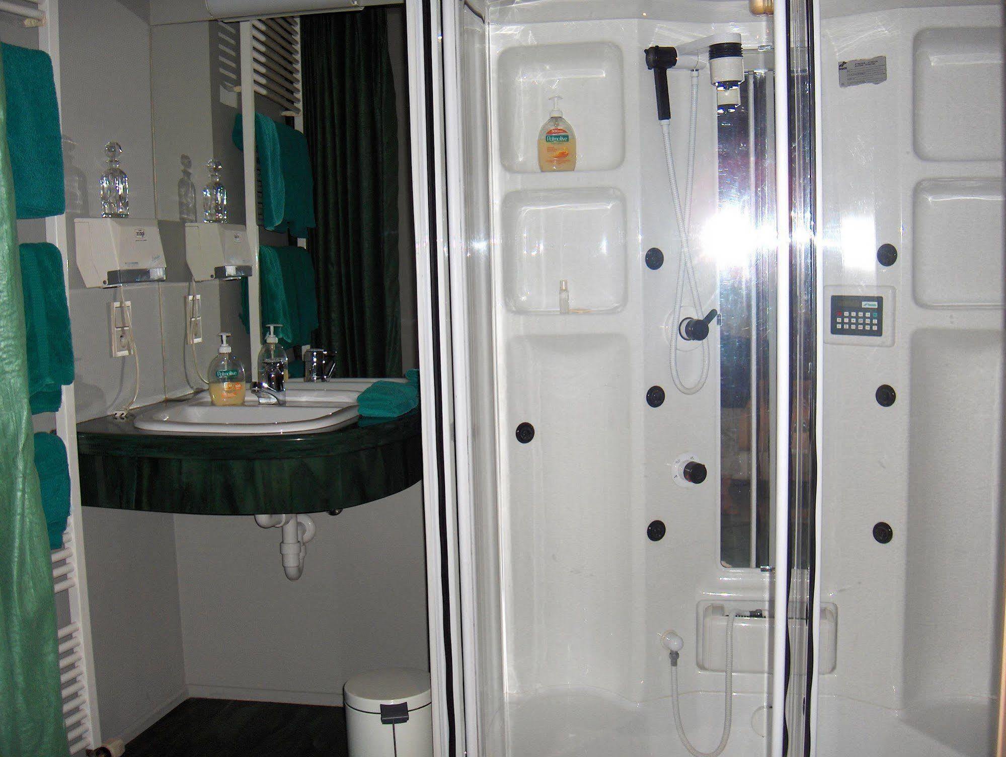 Hotel Duivels Paterke Harelbeeksestraat 29, 8500 קורטרייק מראה חיצוני תמונה